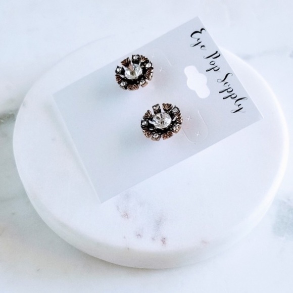 🔆Moving Sale 20% Off🔆 Gold Diamond Earrings - Picture 4 of 6